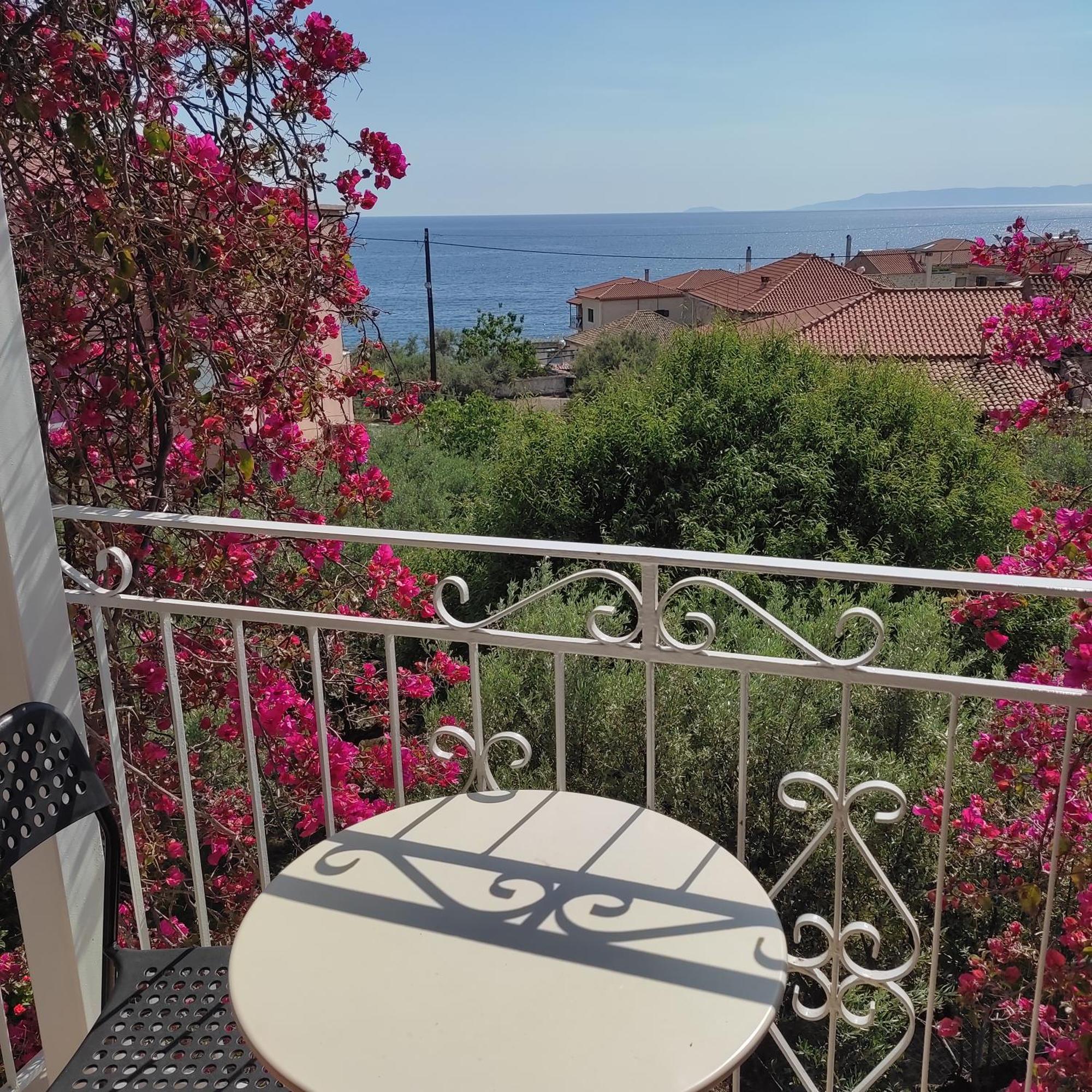 Iliolithos Rooms Kardhamili Exterior foto